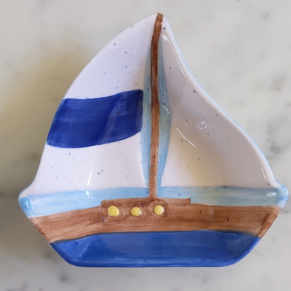 Triangle Shaped Ceramic Bowl with Painted Sky, Sailboat and Sea, Set of 3 pcs. - Picture 4 of 5
